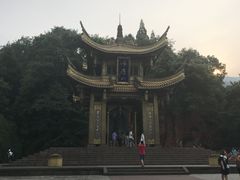 -峨眉山报国寺