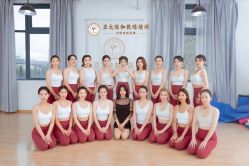 -亚太瑜伽普拉提学院