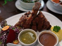 -Chom Cafe and Restaurant