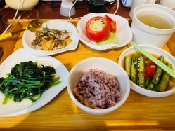 -卓玥国际月子会所(罗山路店)