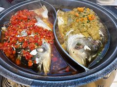 -阿瓦山寨·湘菜现炒·剁椒鱼头王(咸阳总店)