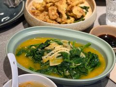 豌豆黄浸豌豆尖-半山腰·云南菜(侨福芳草地店)