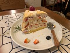 当季鲜草莓蛋糕-懒鱼时光馆(沙坪坝店)