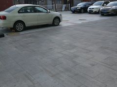 -居然之家金源店-停车场