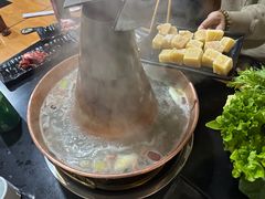 -果松木炭酸菜铜火锅·外婆参鸡汤