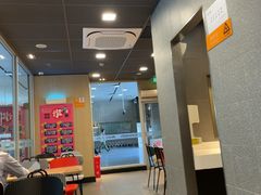 -麦当劳(轻轨曹杨路店)