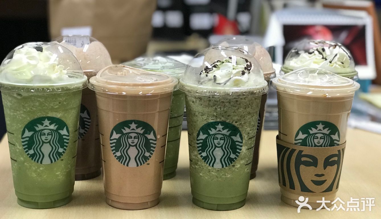 办公室有同事光荣退休了，老板请了下午茶，现在星巴克外