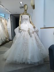 点击看大图 -GRACE KELLY婚纱与礼服(北京店)
