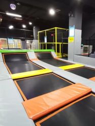 -蹦贝运动中心·蹦床·攀岩·闯关(龙岗店)