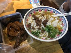 -鑫花溪牛肉米粉(人民广场店)
