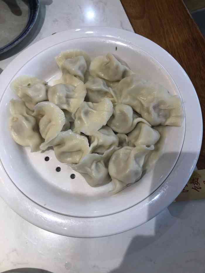 吉隆饺子-"装修很不错,很有特色!今天带着修电的师傅.