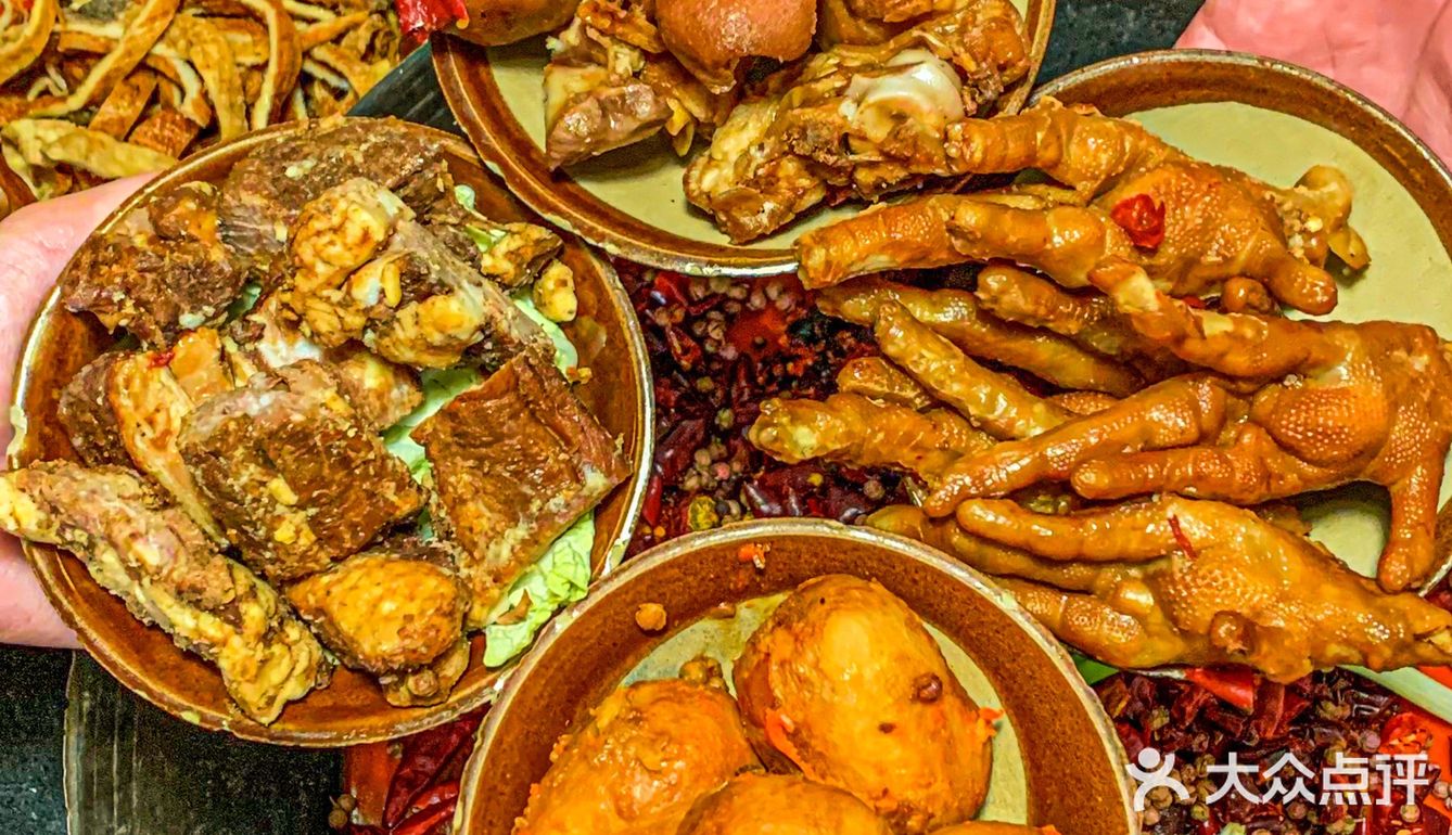 重庆🆘土著N刷的市井梯坎火锅‼️烫银耳绝了