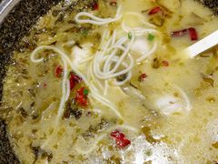 -渝是乎酸菜鱼(龙旗购物中心店)