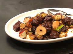 黑蒜松茸炒安格斯牛柳粒-环球港凯悦 · 享悦中餐厅