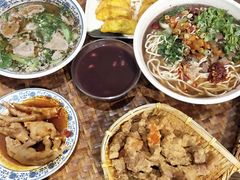-爆炸头阿姨小四川正宗川味小吃(无任何分店)