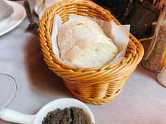 餐前面包配自制橄榄菜-ALBERGUE 1601 婆仔屋葡国餐厅