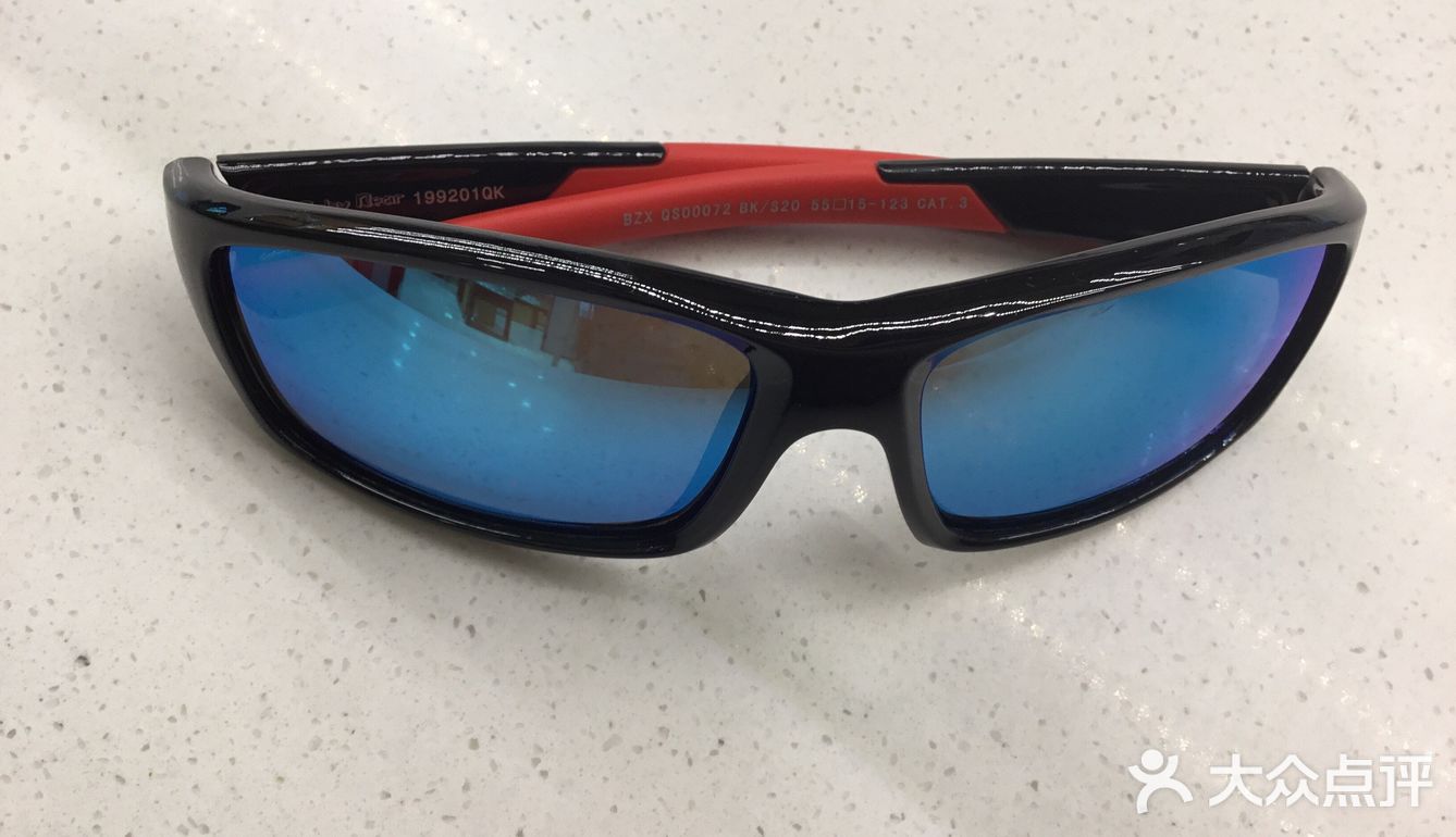 春暖花开 阳光明媚️ 儿童男款 运动系列太阳镜上新咯