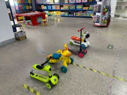 -逝水玩具折扣店