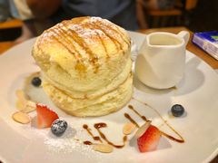 厚Pancake 伴海鹽芝士卡士達醬及雲尼拿雪糕-Aroma Dessert Cafe(佑强楼店)