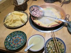 -洱火云南酸菜牛肉火锅(石景山当代商城店)