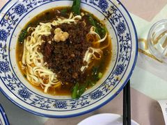 -渝之汇牛肉豌杂面