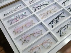 -MiRi眼镜·蔡司·星趣控·尼康控优点视觉合作店(南京东路店)