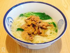 鸡骨酱面&nbsp;&nbsp;开洋葱油拌面-禧凰·老上海白斩鸡辣肉面店