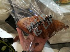杏仁牛角包-PAPER STONE BAKERY(天环店)