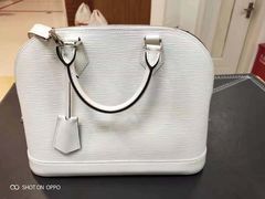 -爱革·洗衣改衣·洗鞋修鞋·洗包修包·奢侈品护理(宝地广场店)