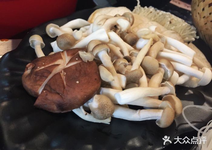 老庖兒潮汕牛肉火鍋(青雲街店)菌菇拼盤圖片