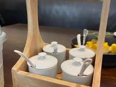 -Chom Cafe and Restaurant