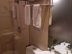 -卡罗酒店(东门晒布地铁站店)