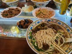 红烧牛肉面-金杨拉面王小吃面馆·牛三宝面·红烧牛肉粉