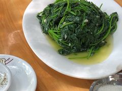 -黄记四更烤乳猪店