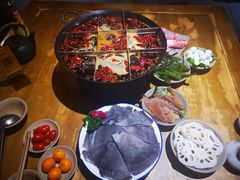 -白乐天毛肚火锅馆(解放碑店)