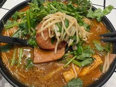 金牌卤牛什炸酱米线-肥汁米蘭香港米线(长宁来福士店)