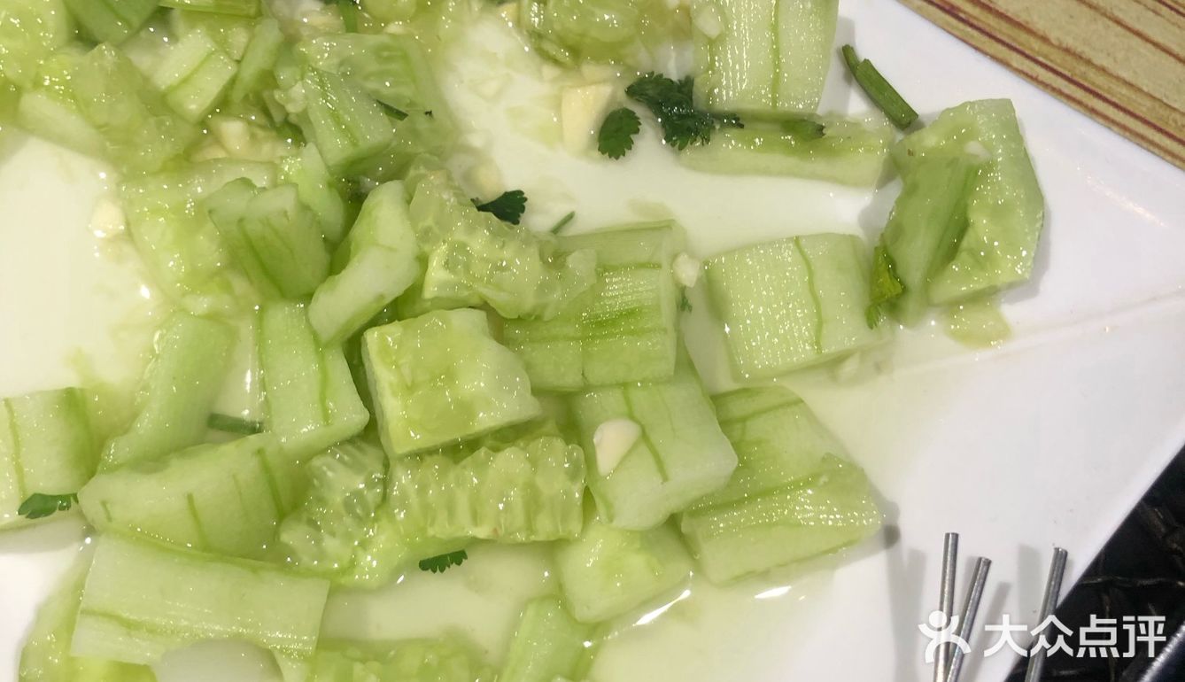太好吃了，比长春所有的串都好吃，最好吃的就是小串