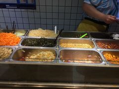 自助取餐区-三兄弟高炉烧饼
