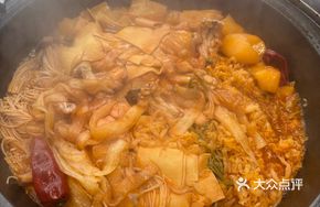 Northeastern Stewed Beef Tail in Iron Pot