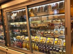 面包甜点陈列柜-嘉华饼屋JOY BAKERY(南屏街店)