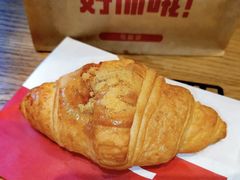 咸蛋黄流心可颂-肯德基(雷州鼓城店)