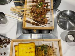 -山野的朋友露营炭火烤肉