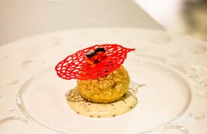 Beef Crab Roe Tart Truffle Cream Sauce