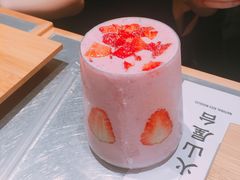 草莓飞奶昔-火山屋台(新街口店)
