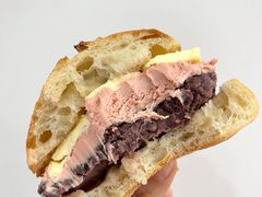 草莓红豆夏巴塔三明治-沁屋面包店(人民东路店)