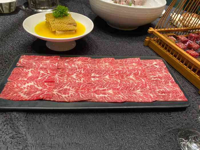 花禾牛(虹桥路店)-"几个朋友聚餐,网上评价环境,菜色,服务都.