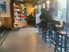 大堂-星巴克(西藏路店)