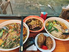 -爆炸头阿姨小四川正宗川味小吃(无任何分店)