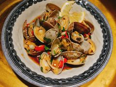 -沪小二炭火蛙锅(淮海中路美食不夜城店)