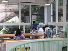 -有猫主题·治愈系猫咖(曾厝垵店)